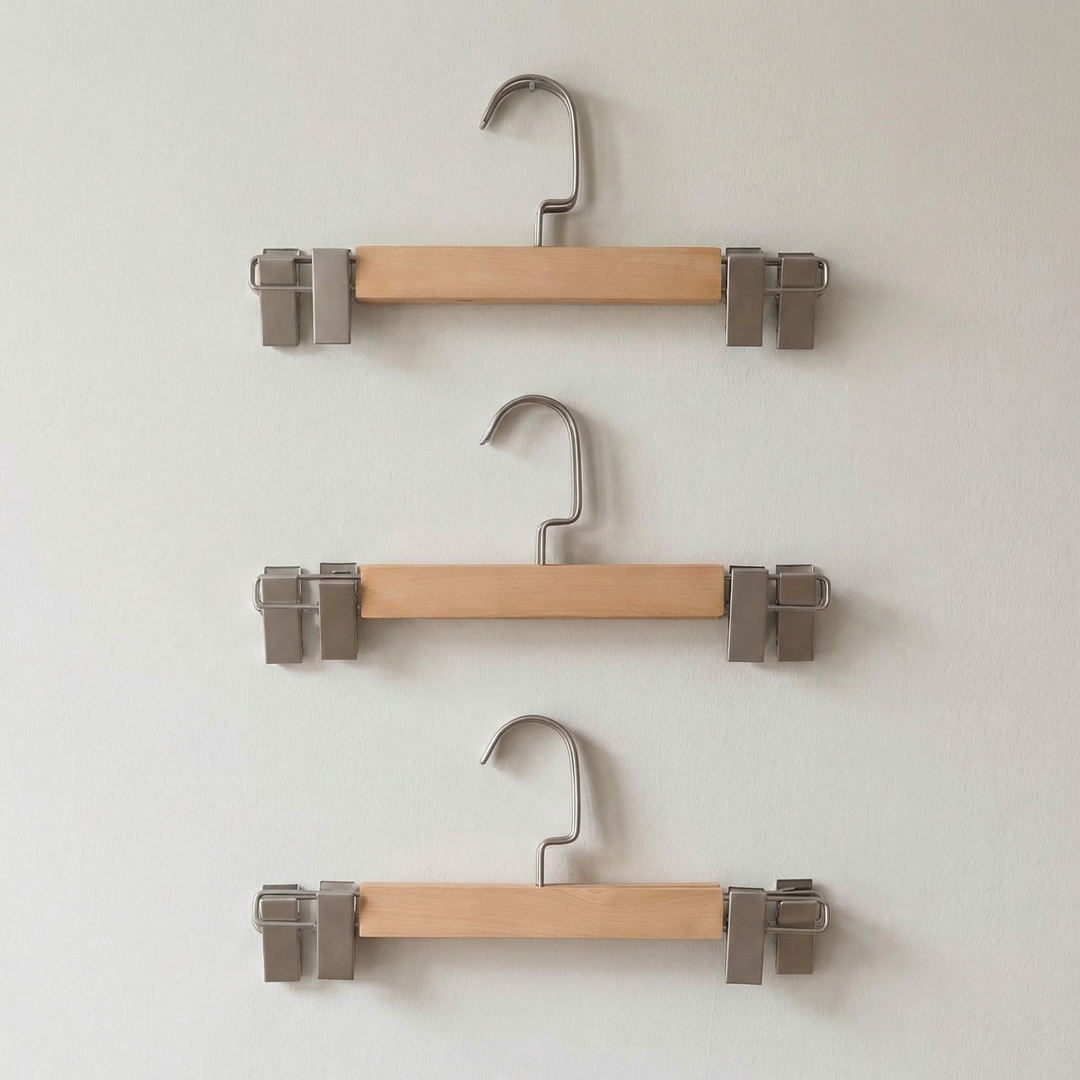 Virelle | Wooden Hangers with Clips – Set of 6