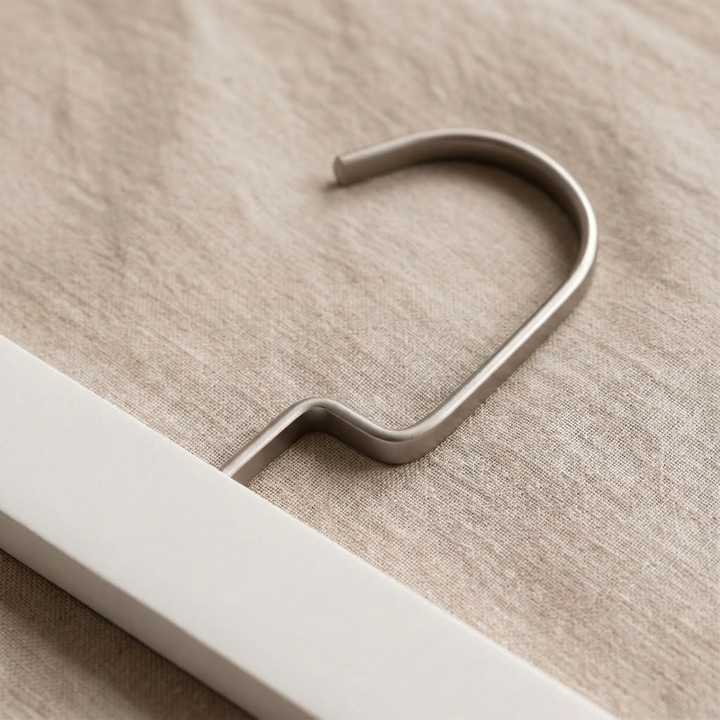 Virelle | Wooden Hangers with Clips White – Set of 6